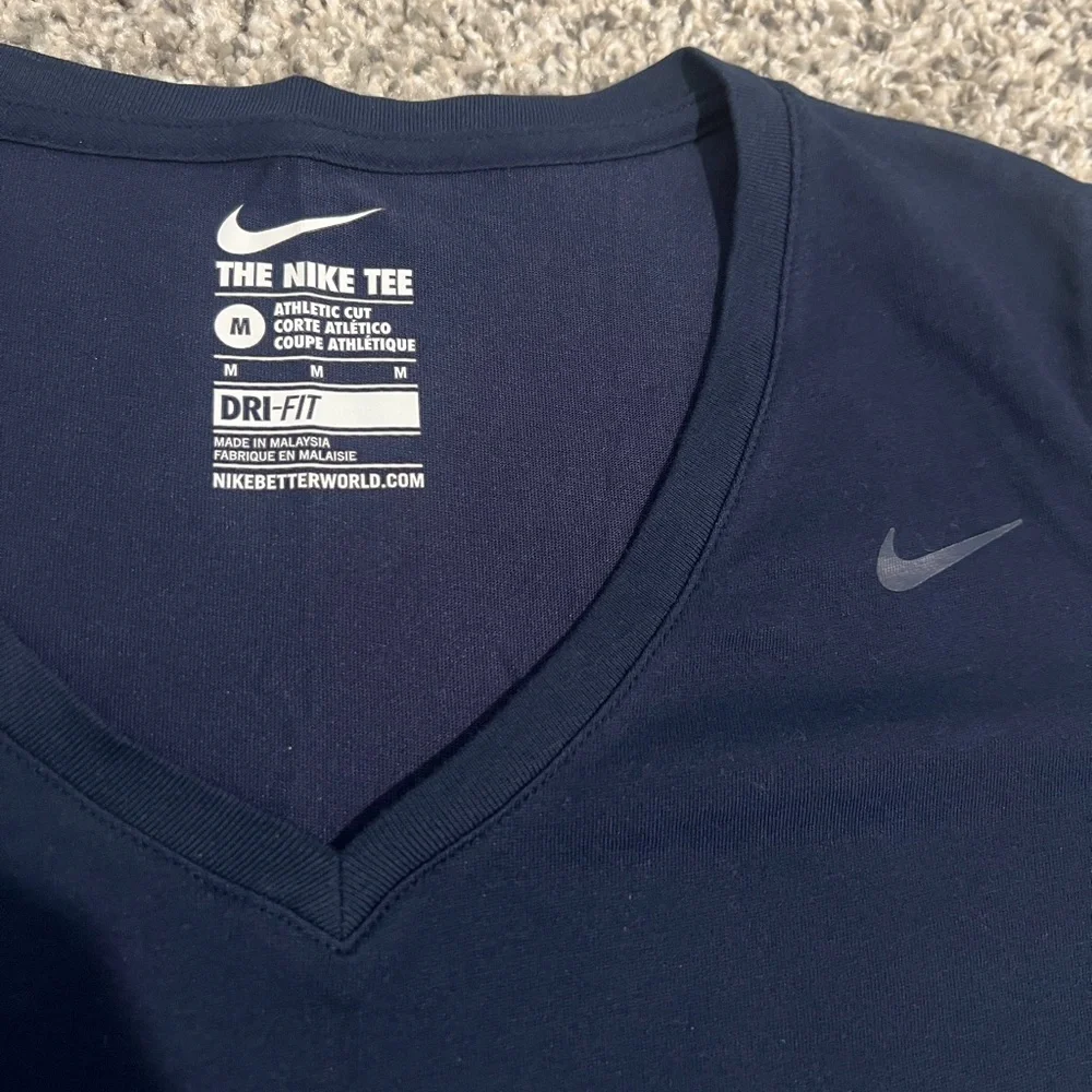 4 (four) size M Nike dri-fit tshirts - Picture 5 of 9